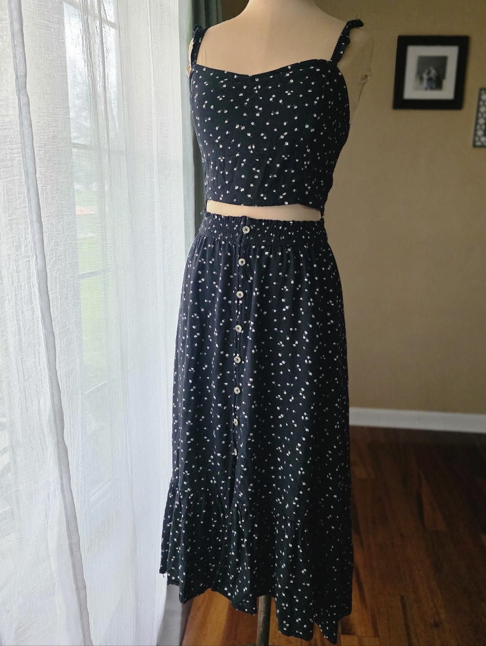 Hollister Co. 2-Piece Crop Top & Hi-Low Skirt Set Size Small Lightweight Flowy